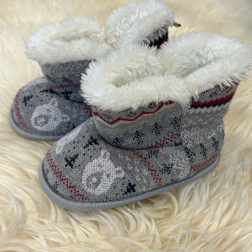 Joe Fresh Winter Bear Print Fluffy Baby Crib Booties in size XL